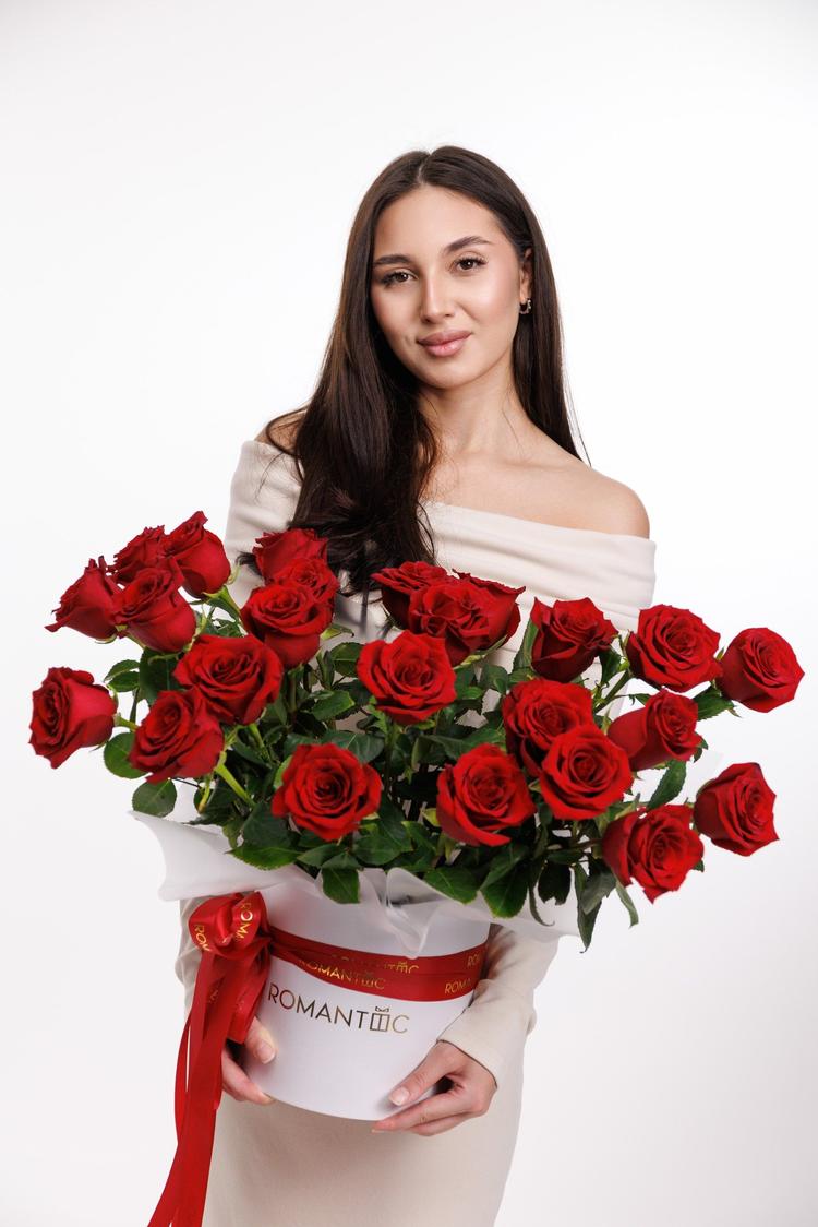 Композиция из красных голландских роз 