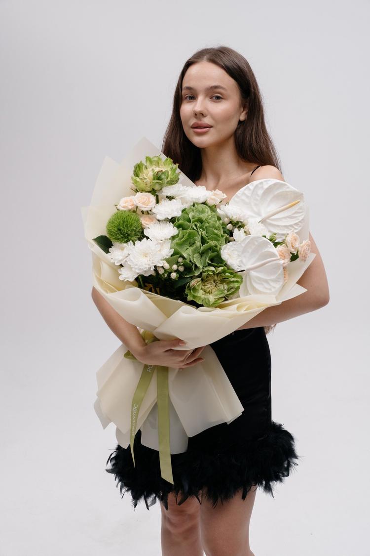 Букет с гортензией и антуриумом