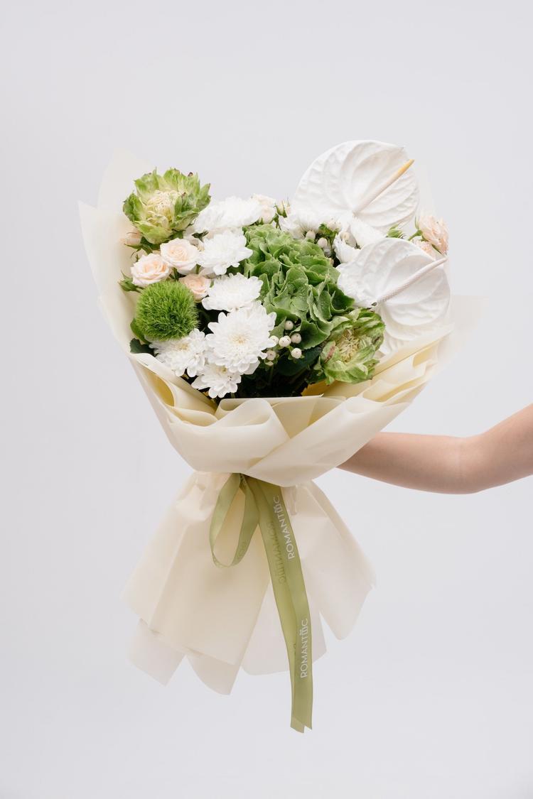 Букет с гортензией и антуриумом