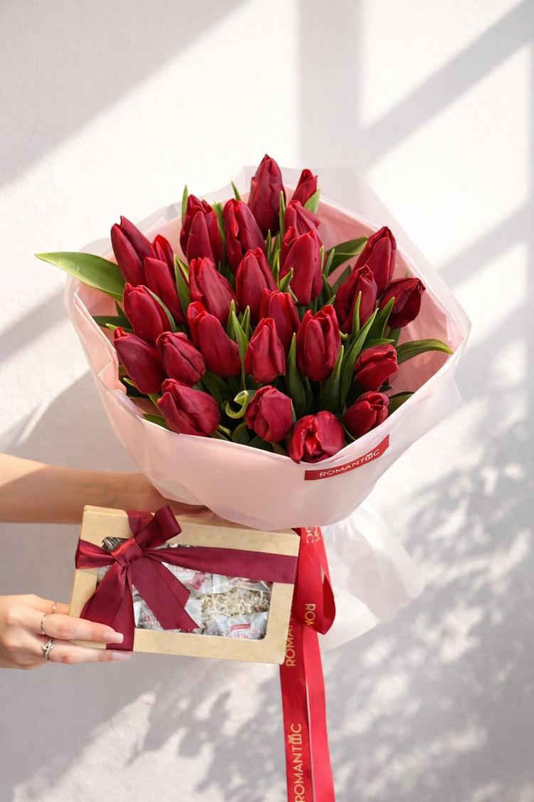 Сет 25 тюльпанов и сладость